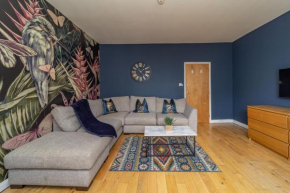 FLASH SALE Brighton Train Station 3 Bedrooms Flat BN12TER02